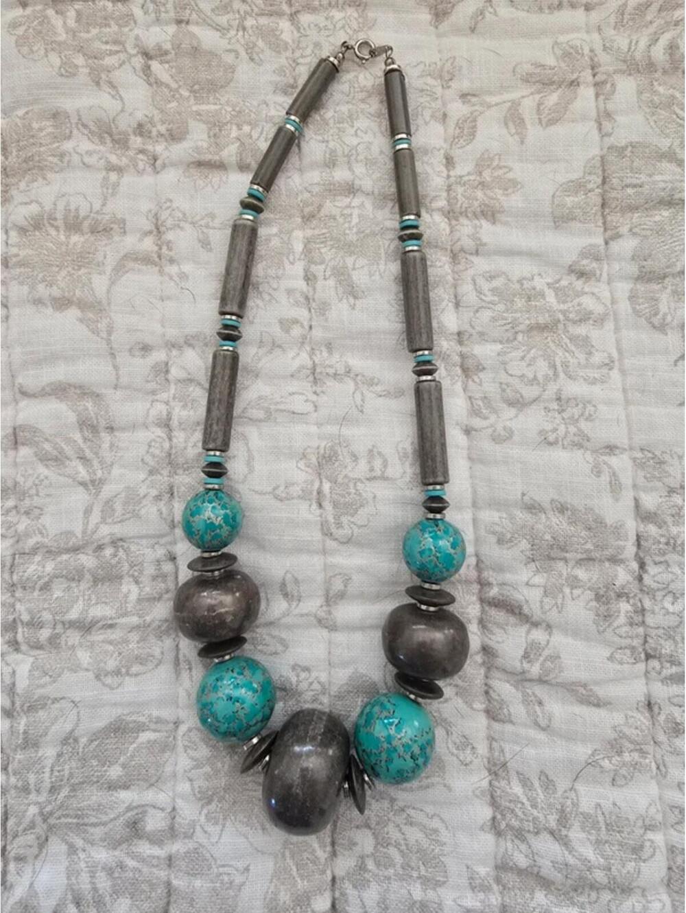 Sale! 3/$10 Mix & Match Any 3 Items Marked $5 Or Less Chunky statement necklace